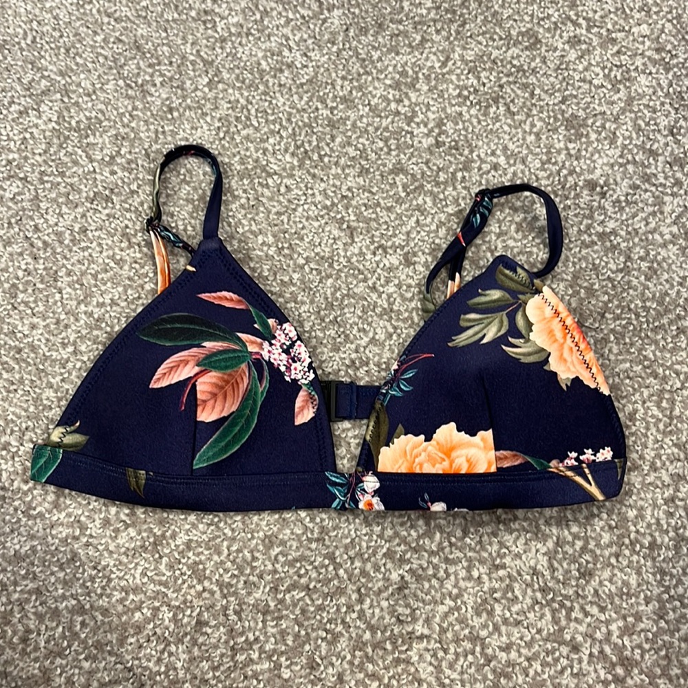 NWOT Triangl Bikini Top